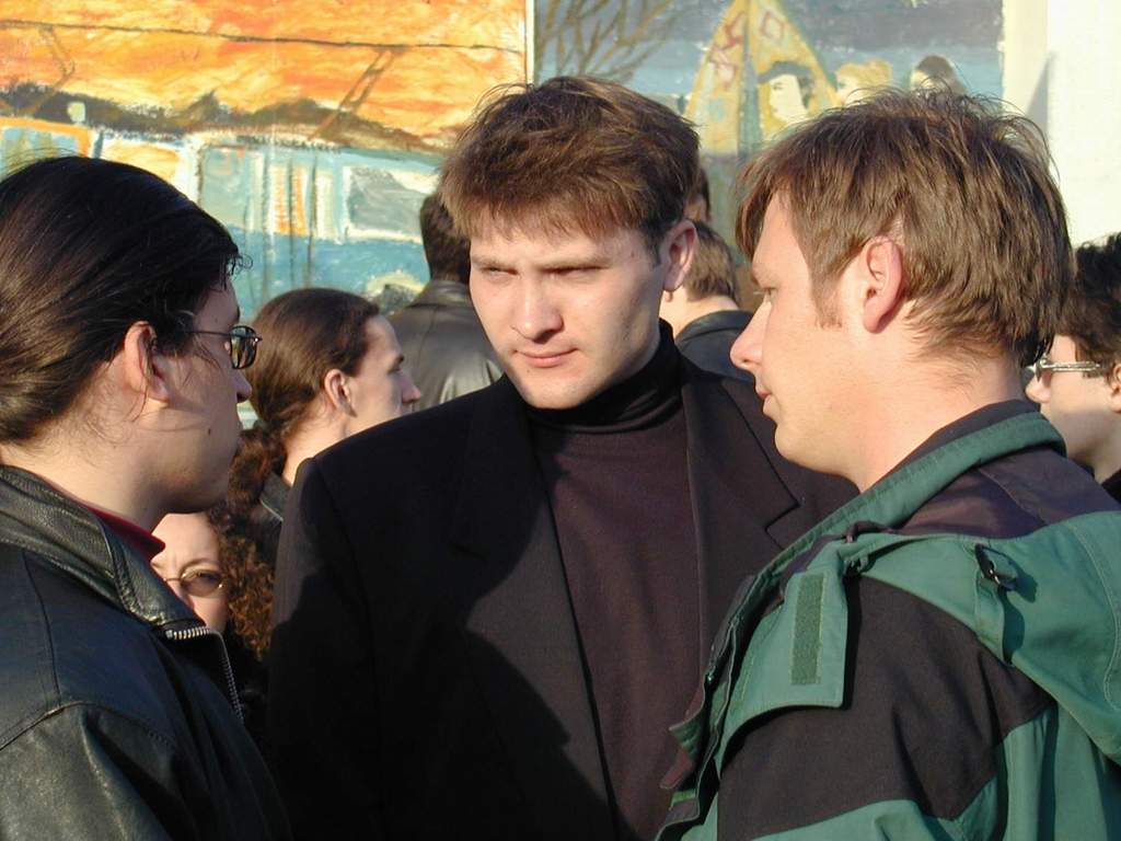 люди разговаривают