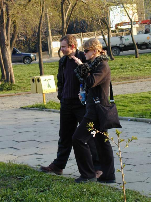 Ларри прогуливает Татьяну Драгун она же Бапоха